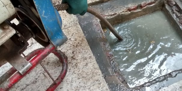 desentupimento de caixa de gordura na zona leste