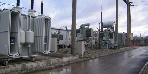 Montuojame ir rekonstruojame transformatorines pastotes ir elektros skirstyklas.