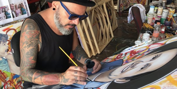 Ateliê do renomado artista plástico Sérgio Astral, conhecido por suas pinturas personalizadas e projetos artísticos.
