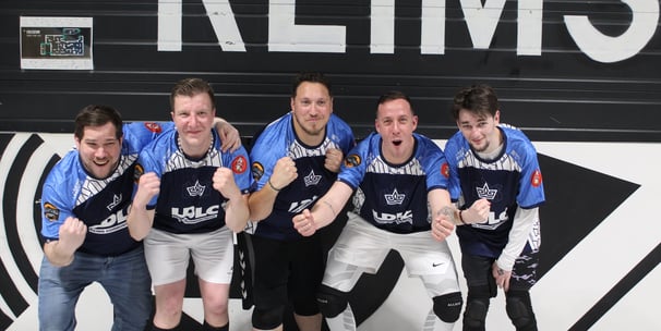 L'équipe d'Esport Virtual Arena, célébrant la victoire d'une compétition