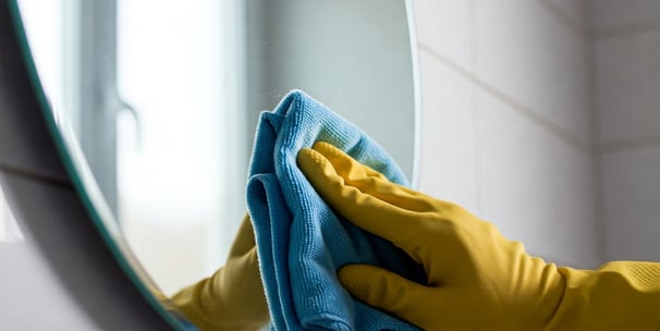 Vyleštění zrcadel a oken