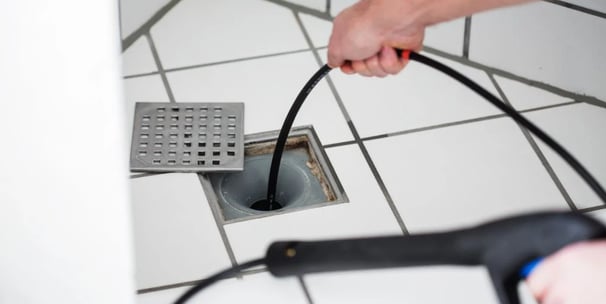 débouchage d'une douche par le siphon avec une buse karcher