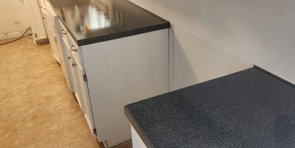 a kitchen countertop refinished in black and white fleck in tyler texas