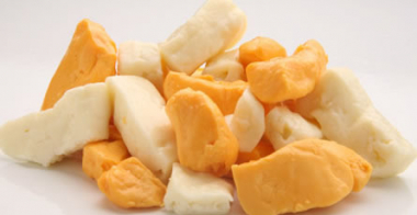 Raw cheese curds - mixed yellow and white