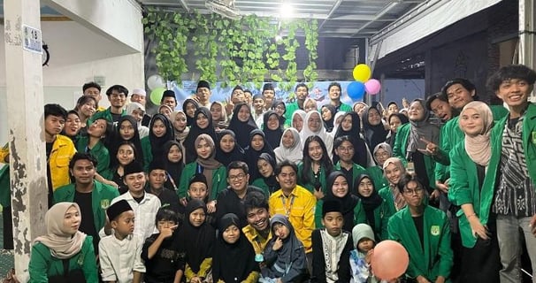 Foto Bersama Panitia, KJMU, dan anak-anak Panti Asuhan Al-Hidayah