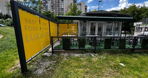 Rekonstrukcija ograde u bašti Fast Fooda LUX