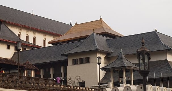 Temple ot tooth relic - Sri Lanka south west coast tour package