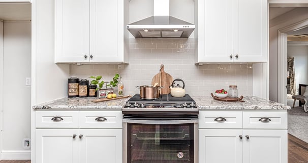 Modern modular kitchen carpentry design in Gurugram