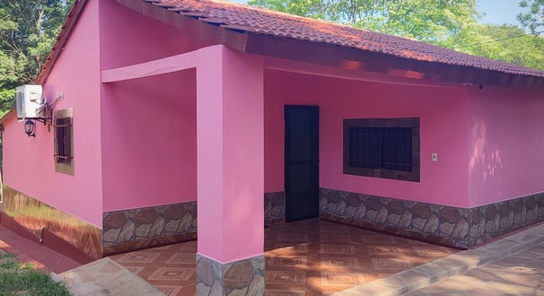 Rosa Haus zum Mieten in Colonia Independencia , Paraguay