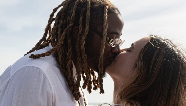 couples beach photoshoot Barbados
