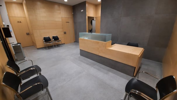 Quiet reception area at Venice fertility clinic