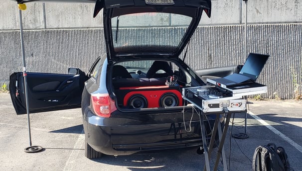 Portable DJ rig for outdoor Events - DJ Semi-Stealth