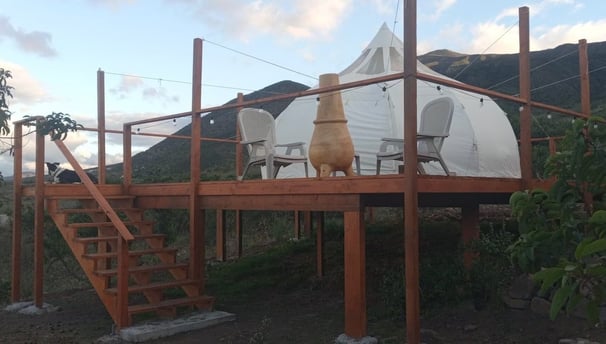 Luxury Stargazer Glamping unit with private deck and chimenea
