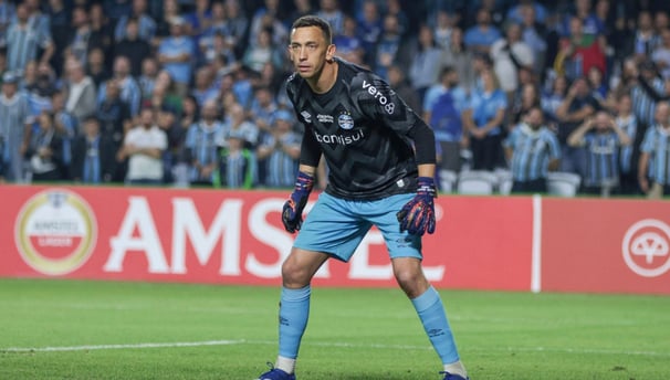 Marchesín em campo pelo Grêmio em 2024.