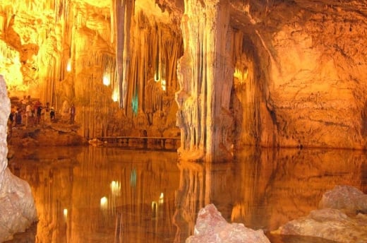 Stalagmiti, Grotte di Onferno, grotte