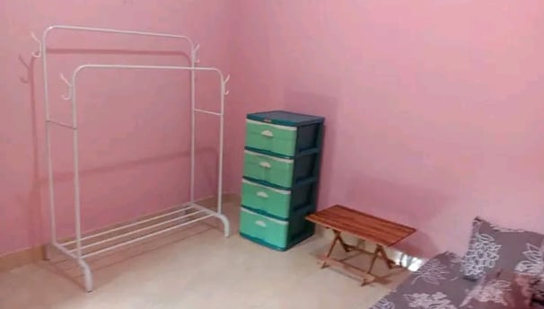 Kost Putri Abadi Tlogo menawarkan tempat tinggal nyaman dan aman, dekat dengan kampus UMY