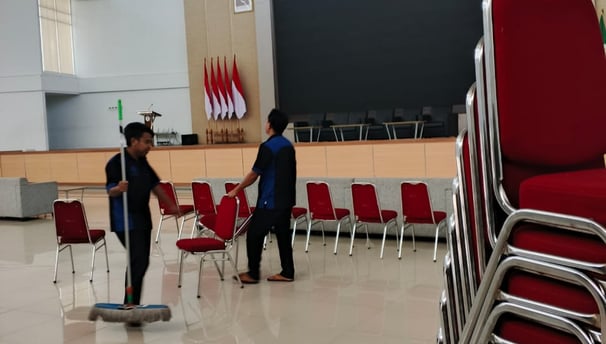 TENAGA KEBERSIHAN