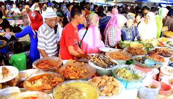 https://www.indoindians.com/wp-content/uploads/2017/05/padang.jpg