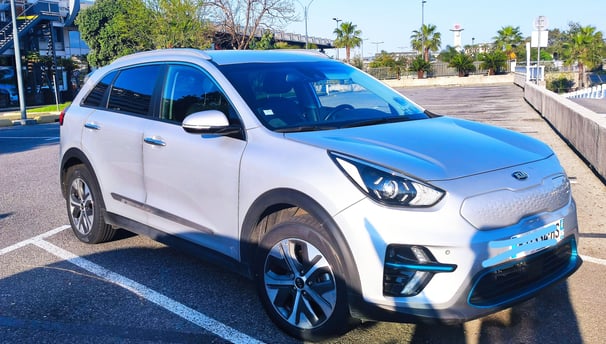 Véhicule électrique disponible pour vos trajets