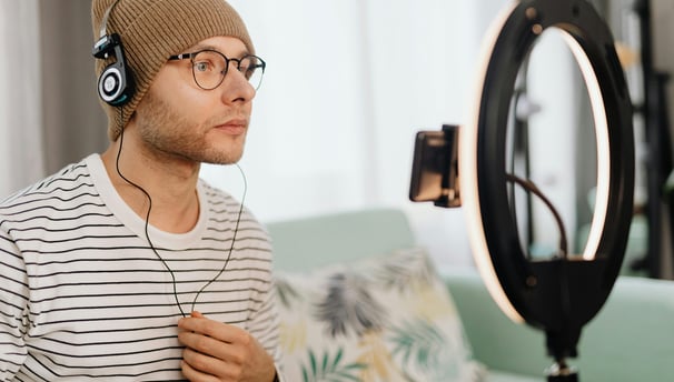 Professional Portrait, a man in a beanie hat and headphones