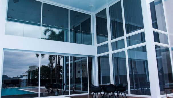 Pintura Eletrostática em perfis e esquadrias de alumínio. Executamos projetos de arquitetura