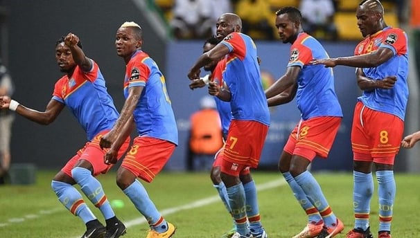 Joueurs de la RDC entrain de célébrer un but avec la danse fimbu