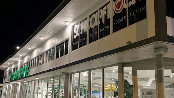 commercial store front window cleaning