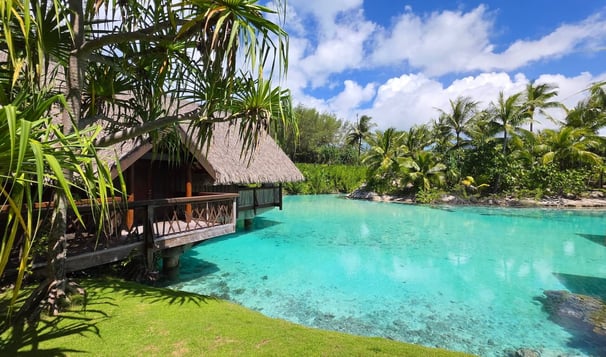four-seasons-bora-bora-ovewater-spa