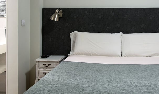 Habitación doble con baño privado en Logroño