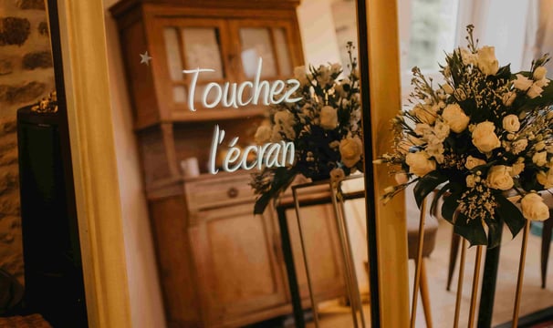 Une photo de la borne photo louée par pixtoevent lors d'un mariage