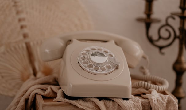 Téléphone vintage beige, modèle Luna, version de face
