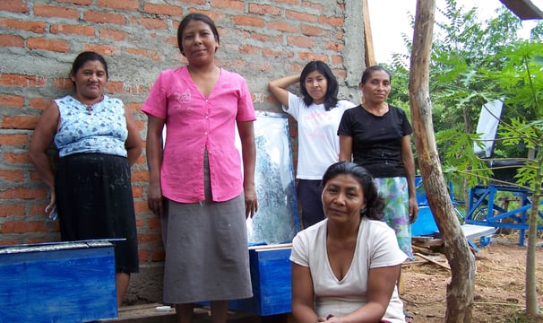 group photo of women from Mujeres Solares de Totogalpa posing with solar ovens