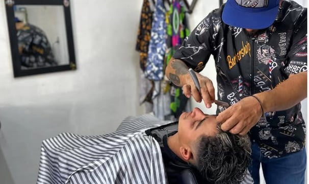 Potencia tu imagen con cortes de cabello y barba especialmente para ti.