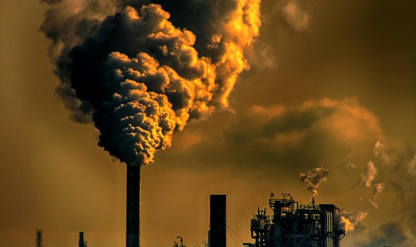 Nuage de pollution en sortie d'usines