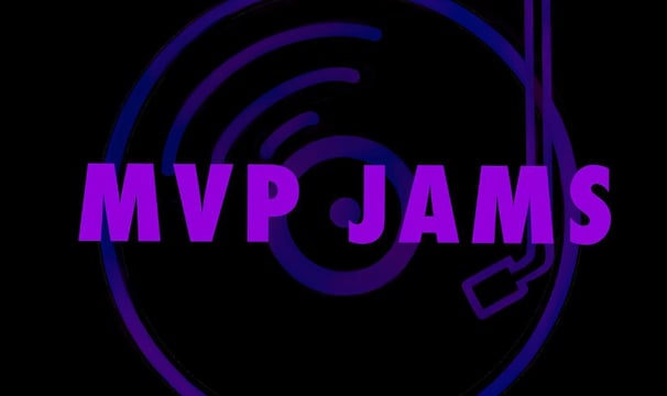 ● Manage a music news outlet, conducting research and preparing insights about the music industry. ●