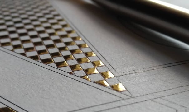 feuille d'or 22 carats sur gesso pinceau pierre d'agate enluminure