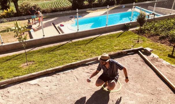 location de vacances, piscine dans le Cantal