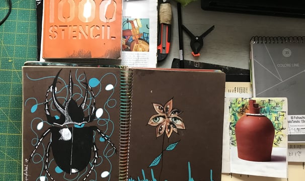 Detalhe: textura de livro de artista.