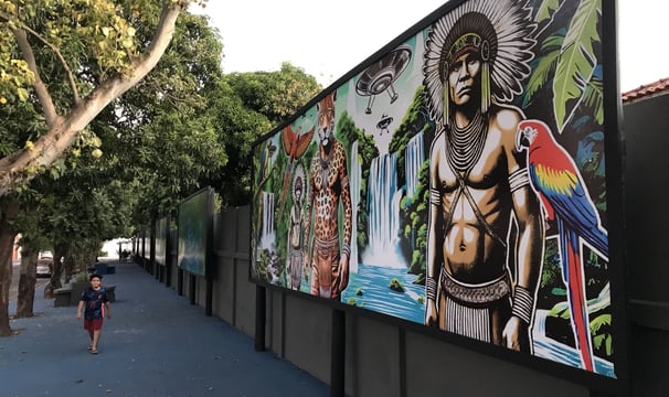 Sete painéis artísticos foram instalados na Calçada da Cultura, criando uma galeria ao ar livre