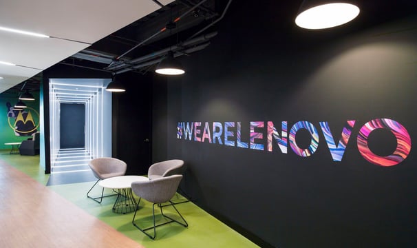 Imagen de oficinas Lenovo con #WeAreLenovo, asociada a programa de ventas y liderazgo.