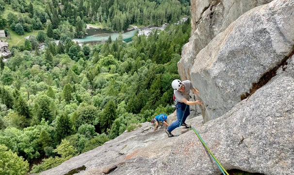 Trad climbing on Alba del Nirvana
