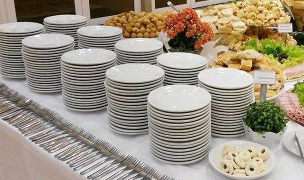 Locação de pratos e talheres para eventos - kits completos para festas e casamentos