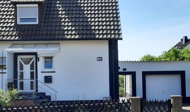 Facade renovation with before-and-after comparison – modernization of a single-family house