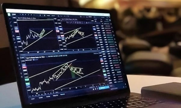 What are some important tips to handle trading losses?