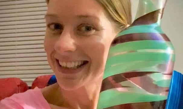 ‘A Gift From The Thrifting Gods’: Goodwill Vase Bought For $3.99 Sells For More Than $100,000