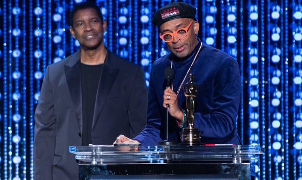 Oscar®-winning actor Denzel Washington (right center) present the Oscar® to Honorary Award recipient Spike Lee at the 2015 Go