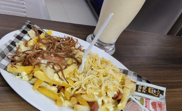 Salchipapas en Delipizza Cajamarca