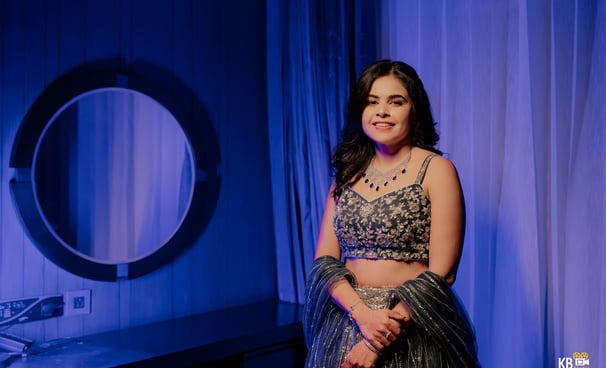indori bride looking Gorgias in front of camera 