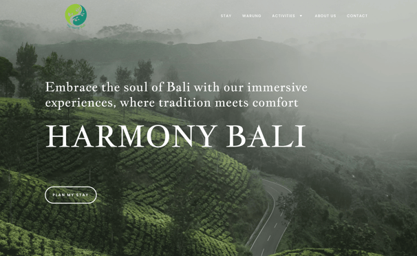 Homepage van Harmony Bali met een weids uitzicht op groene rijstvelden en de tagline 'Embrace the soul of Bali"