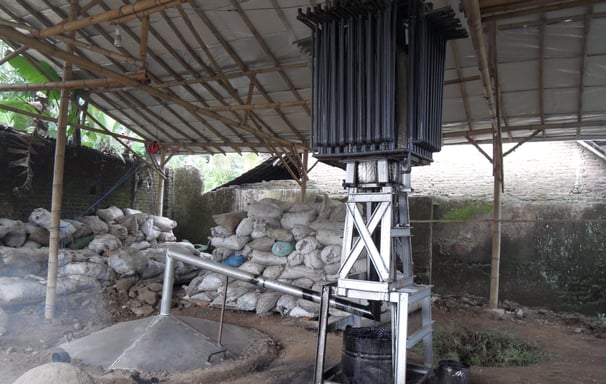 charcoal furnace with a smoke condenser